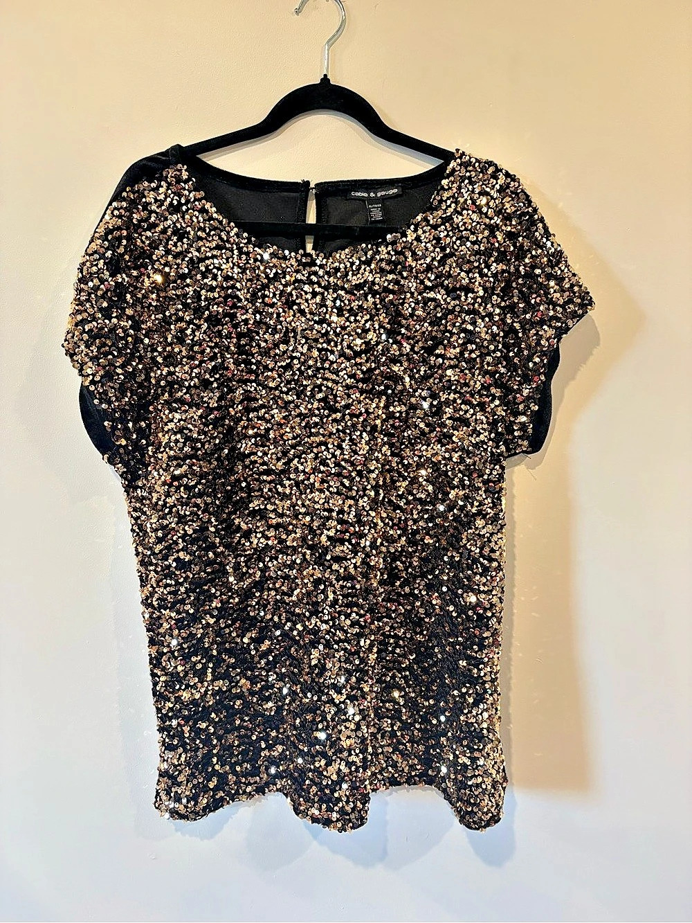 Cable & Gauge Sequin Velvet Top in Black & Gold Size XL